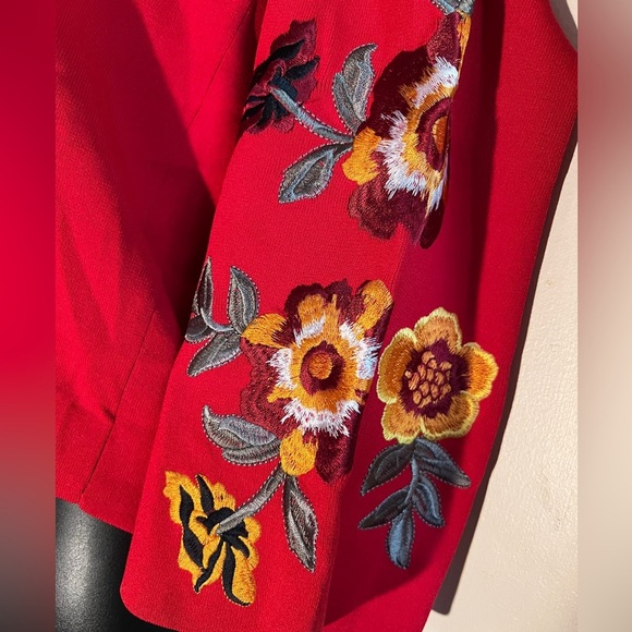 Red V-Neck Sweater with Floral Appliqué – Women’s Size Large - Picture 5 of 5